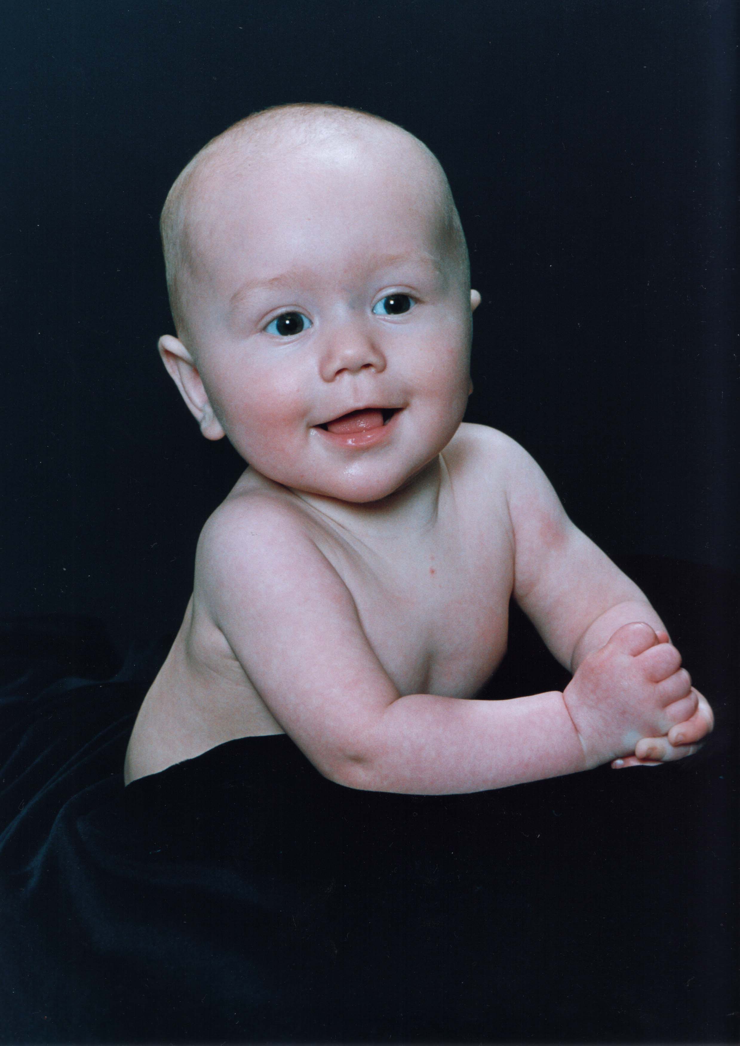 Baby/2004-04-06/luke 6 months.jpg